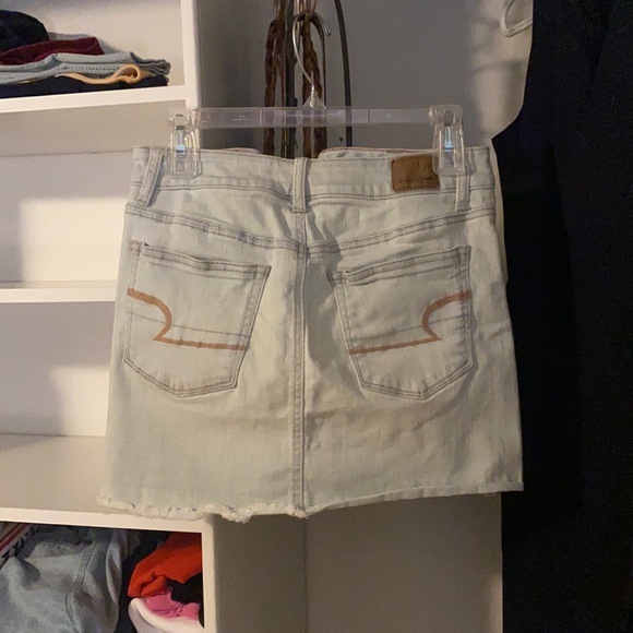 Light wash denim mini skirt from American Eagle, size 4 - Picture 2 of 2